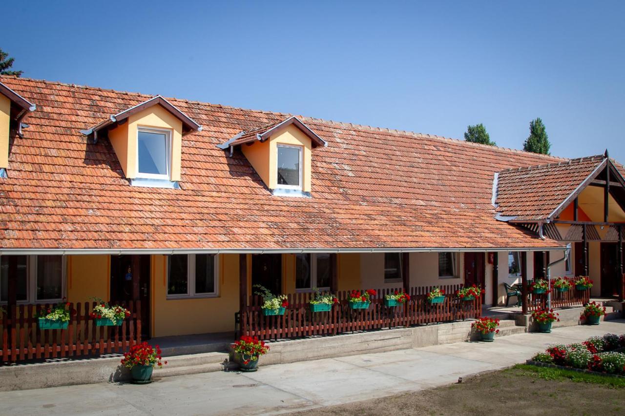 Casa Simon 3 Hotell Subotica Eksteriør bilde